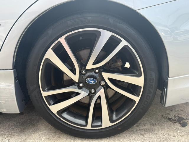 レヴォーグ ２．０ＧＴ－Ｓアイサイト　ＳＴＩエアロ　純正ナビ　バックカメラ　レザーシート　シートヒーター　衝突被害軽減ブレーキ　レーダークルーズコントロール　コーナーセンサー　ＥＴＣ　パドルシフト　ＬＥＤヘッドライト　純正アルミ（20枚目）