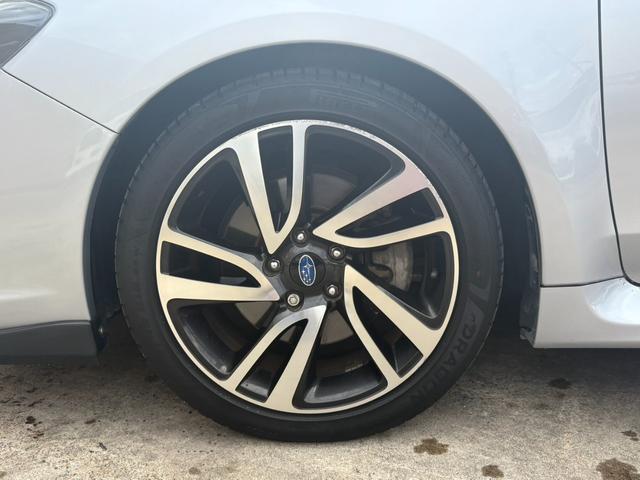 レヴォーグ ２．０ＧＴ－Ｓアイサイト　ＳＴＩエアロ　純正ナビ　バックカメラ　レザーシート　シートヒーター　衝突被害軽減ブレーキ　レーダークルーズコントロール　コーナーセンサー　ＥＴＣ　パドルシフト　ＬＥＤヘッドライト　純正アルミ（21枚目）