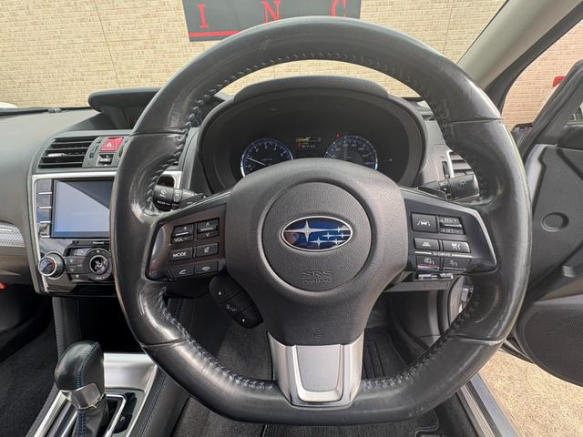 レヴォーグ ２．０ＧＴ－Ｓアイサイト　ＳＴＩエアロ　純正ナビ　バックカメラ　レザーシート　シートヒーター　衝突被害軽減ブレーキ　レーダークルーズコントロール　コーナーセンサー　ＥＴＣ　パドルシフト　ＬＥＤヘッドライト　純正アルミ（24枚目）