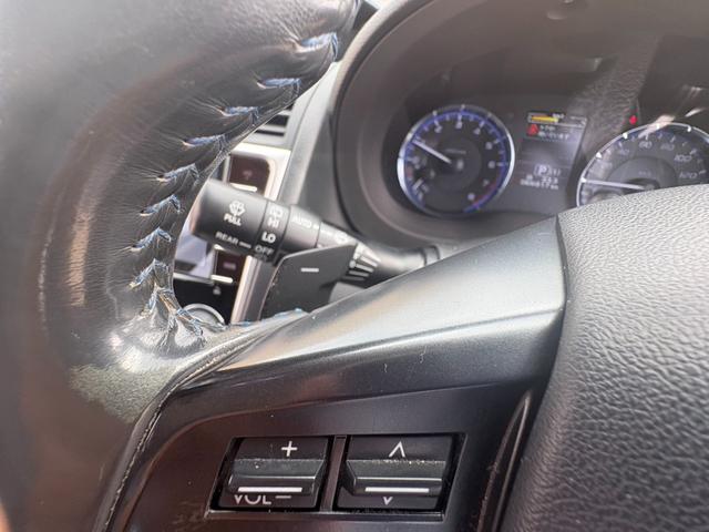 レヴォーグ ２．０ＧＴ－Ｓアイサイト　ＳＴＩエアロ　純正ナビ　バックカメラ　レザーシート　シートヒーター　衝突被害軽減ブレーキ　レーダークルーズコントロール　コーナーセンサー　ＥＴＣ　パドルシフト　ＬＥＤヘッドライト　純正アルミ（28枚目）