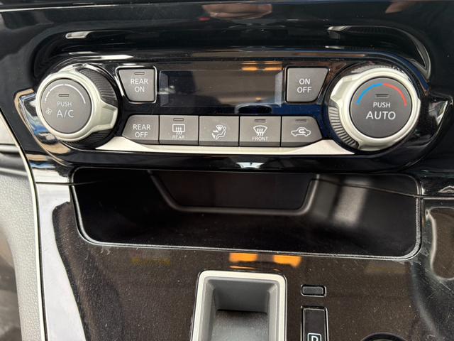 セレナ ハイウェイスターV LEDライト フォグランプ オートライト クルーズコントロール ブラインドスポットモニター 左右パワースライドドア ETC 純正メモリーナビ フルセグ Bluetooth アラウンドビュー Bカメラ(11枚目)