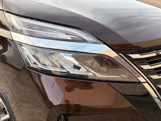 セレナ ハイウェイスターＶ　純正ナビ　フルセグＴＶ　アラウンドビューモニター　両側パワースライドドア　クルーズコントロール　衝突被害軽減ブレーキ　ブラインドスポットモニター　ＬＥＤヘッドライト　プッシュスタート　リヤクーラー（17枚目）