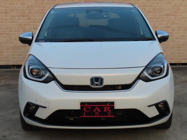 フィット ｅ：ＨＥＶリュクス　純正８インチナビ　フルセグＴＶ　バックカメラ　レーダークルーズコントロール　クリアランスソナー　衝突被害軽減ブレーキ　車線逸脱警報　ハーフレザーシート　ＬＥＤヘッドライト　社外アルミ（4枚目）