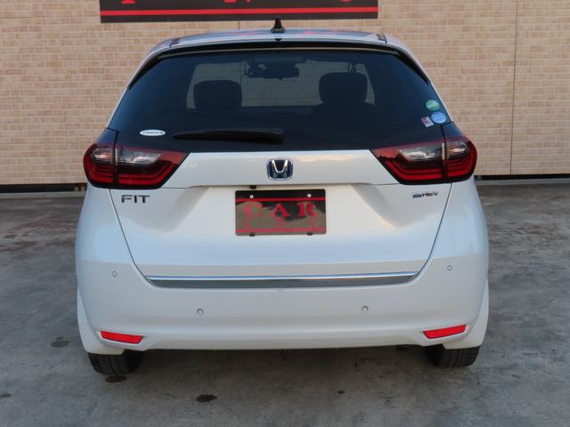 フィット ｅ：ＨＥＶリュクス　純正８インチナビ　フルセグＴＶ　バックカメラ　レーダークルーズコントロール　クリアランスソナー　衝突被害軽減ブレーキ　車線逸脱警報　ハーフレザーシート　ＬＥＤヘッドライト　社外アルミ（5枚目）