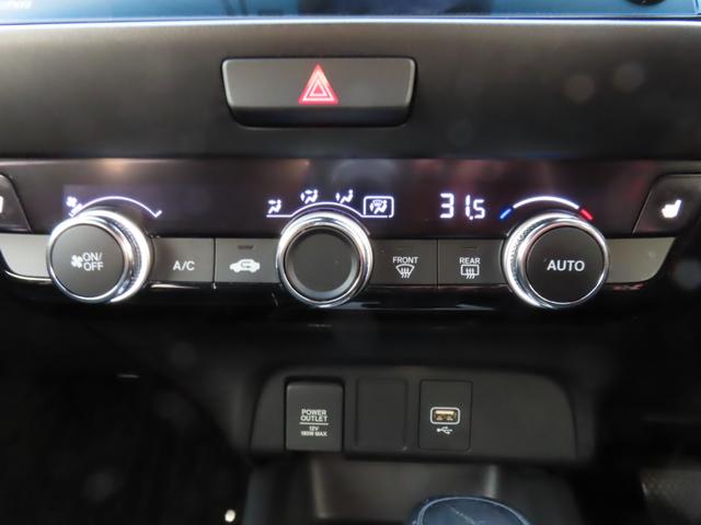 フィット ｅ：ＨＥＶリュクス　純正８インチナビ　フルセグＴＶ　バックカメラ　レーダークルーズコントロール　クリアランスソナー　衝突被害軽減ブレーキ　車線逸脱警報　ハーフレザーシート　ＬＥＤヘッドライト　社外アルミ（11枚目）