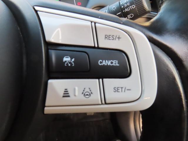 フィット ｅ：ＨＥＶリュクス　純正８インチナビ　フルセグＴＶ　バックカメラ　レーダークルーズコントロール　クリアランスソナー　衝突被害軽減ブレーキ　車線逸脱警報　ハーフレザーシート　ＬＥＤヘッドライト　社外アルミ（15枚目）