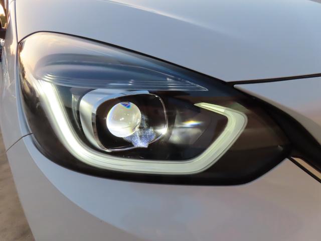 フィット ｅ：ＨＥＶリュクス　純正８インチナビ　フルセグＴＶ　バックカメラ　レーダークルーズコントロール　クリアランスソナー　衝突被害軽減ブレーキ　車線逸脱警報　ハーフレザーシート　ＬＥＤヘッドライト　社外アルミ（17枚目）