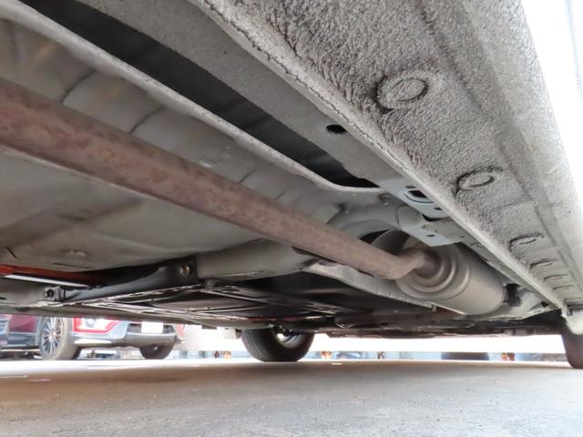 フィット ｅ：ＨＥＶリュクス　純正８インチナビ　フルセグＴＶ　バックカメラ　レーダークルーズコントロール　クリアランスソナー　衝突被害軽減ブレーキ　車線逸脱警報　ハーフレザーシート　ＬＥＤヘッドライト　社外アルミ（28枚目）