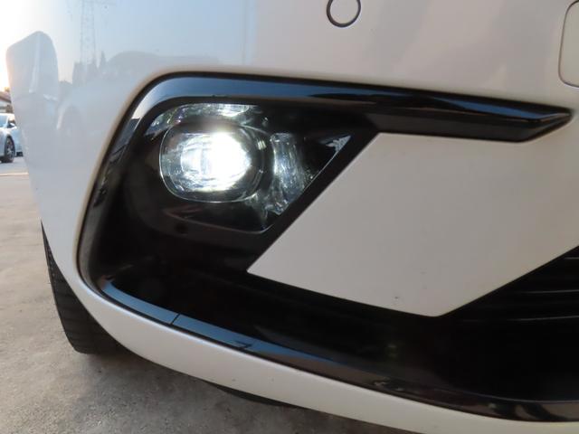 フィット ｅ：ＨＥＶリュクス　純正８インチナビ　フルセグＴＶ　バックカメラ　レーダークルーズコントロール　クリアランスソナー　衝突被害軽減ブレーキ　車線逸脱警報　ハーフレザーシート　ＬＥＤヘッドライト　社外アルミ（30枚目）