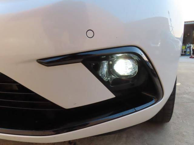 フィット ｅ：ＨＥＶリュクス　純正８インチナビ　フルセグＴＶ　バックカメラ　レーダークルーズコントロール　クリアランスソナー　衝突被害軽減ブレーキ　車線逸脱警報　ハーフレザーシート　ＬＥＤヘッドライト　社外アルミ（31枚目）