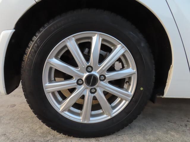 フィット ｅ：ＨＥＶリュクス　純正８インチナビ　フルセグＴＶ　バックカメラ　レーダークルーズコントロール　クリアランスソナー　衝突被害軽減ブレーキ　車線逸脱警報　ハーフレザーシート　ＬＥＤヘッドライト　社外アルミ（37枚目）