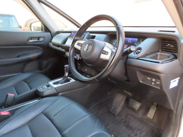 フィット ｅ：ＨＥＶリュクス　純正８インチナビ　フルセグＴＶ　バックカメラ　レーダークルーズコントロール　クリアランスソナー　衝突被害軽減ブレーキ　車線逸脱警報　ハーフレザーシート　ＬＥＤヘッドライト　社外アルミ（43枚目）