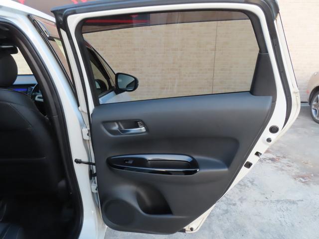 フィット ｅ：ＨＥＶリュクス　純正８インチナビ　フルセグＴＶ　バックカメラ　レーダークルーズコントロール　クリアランスソナー　衝突被害軽減ブレーキ　車線逸脱警報　ハーフレザーシート　ＬＥＤヘッドライト　社外アルミ（49枚目）