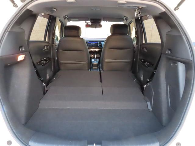 フィット ｅ：ＨＥＶリュクス　純正８インチナビ　フルセグＴＶ　バックカメラ　レーダークルーズコントロール　クリアランスソナー　衝突被害軽減ブレーキ　車線逸脱警報　ハーフレザーシート　ＬＥＤヘッドライト　社外アルミ（55枚目）