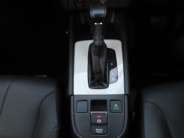 フィット ｅ：ＨＥＶリュクス　純正８インチナビ　フルセグＴＶ　バックカメラ　レーダークルーズコントロール　クリアランスソナー　衝突被害軽減ブレーキ　車線逸脱警報　ハーフレザーシート　ＬＥＤヘッドライト　社外アルミ（57枚目）