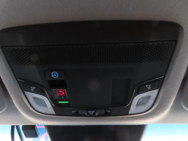 フィット ｅ：ＨＥＶリュクス　純正８インチナビ　フルセグＴＶ　バックカメラ　レーダークルーズコントロール　クリアランスソナー　衝突被害軽減ブレーキ　車線逸脱警報　ハーフレザーシート　ＬＥＤヘッドライト　社外アルミ（66枚目）