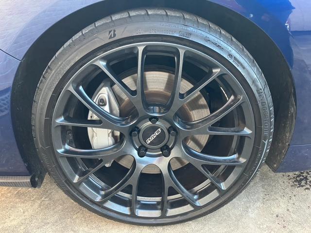 スカイライン 350GTハイブリッドタイプSP 60thリミテッド 黒革シート メーカーナビ フルセグTV bluetooth RAYS20インチAW アラウンドビュー レーダークルーズコントロール エマージェンシーブレーキ 前席シートヒーター ETC PWシート(22枚目)