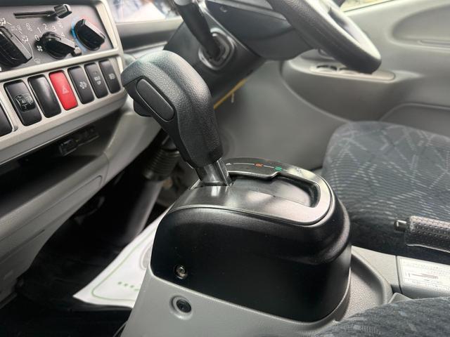 ダイナトラック 　トラック　ＣＶＴ　クリアランスソナー　レーンアシスト　ドライブレコーダー　ＥＴＣ　ナビ　ＴＶ　電動格納ミラー　オートマチックハイビーム　ＥＳＣ　エアコン　パワーウィンドウ　運転席エアバッグ　ＣＤ（32枚目）