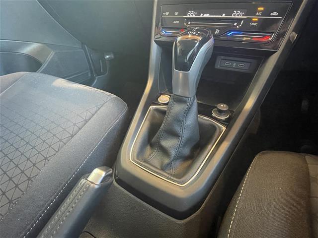 Ｔ－クロス ＴＳＩ　アクティブ　純正ナビ　ドラレコ　Ｂカメラ　パークアシスト　純正アルミホイール１６インチ　アダプティブクルコン　フロントアシスト　レーンキープアシスト　ブラインドスポットディテクション　布シート　コーナーセンサー（18枚目）