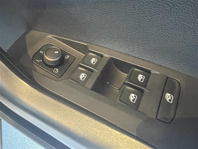 Ｔ－クロス ＴＳＩ　アクティブ　純正ナビ　ドラレコ　Ｂカメラ　パークアシスト　純正アルミホイール１６インチ　アダプティブクルコン　フロントアシスト　レーンキープアシスト　ブラインドスポットディテクション　布シート　コーナーセンサー（21枚目）