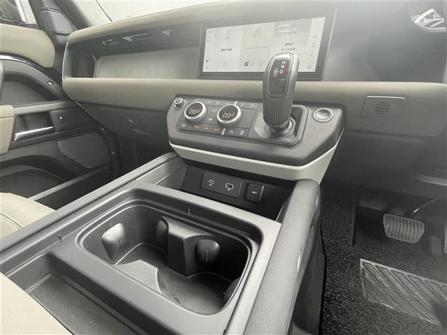 ディフェンダー 90S P300 ◇純正ナビ【Bluetooth/USB/Apple CarPlay】◇ドライバーアシストパック/ブラインドスポットアシスト・クリアイジットモニター・アダプティブクルーズコントロール◇360°カメラ(20枚目)