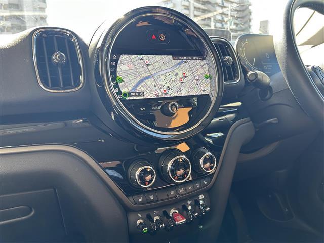 ＭＩＮＩ クーパーＤクロスオーバーオール４エッセンシャルトリム　純正ナビ　Ｂカメラ　ＡＣＣ　ドラレコ３６０°　インテリジェントセーフティ　４ＷＤ　ペッパーパッケージ　ミラー一体型ＥＴＣ　シートヒーター　シートカバー（茶色）　純正ＡＷ１７インチ　電動リアゲート（9枚目）