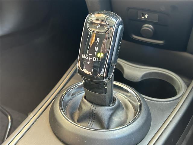ＭＩＮＩ クーパーＤクロスオーバーオール４エッセンシャルトリム　純正ナビ　Ｂカメラ　ＡＣＣ　ドラレコ３６０°　インテリジェントセーフティ　４ＷＤ　ペッパーパッケージ　ミラー一体型ＥＴＣ　シートヒーター　シートカバー（茶色）　純正ＡＷ１７インチ　電動リアゲート（14枚目）