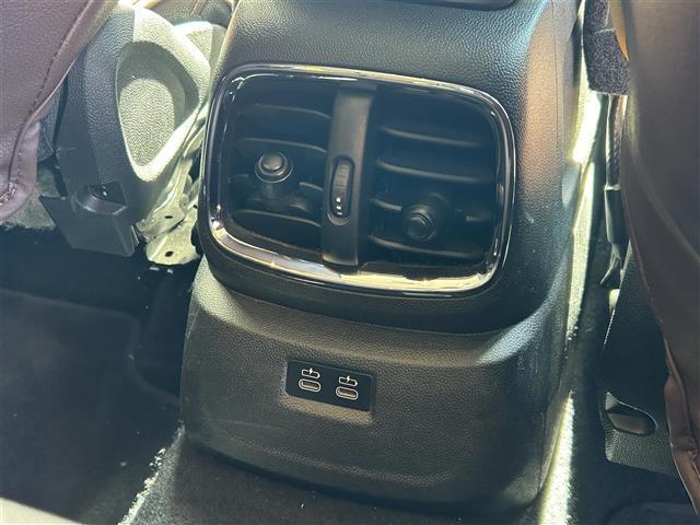 ＭＩＮＩ クーパーＤクロスオーバーオール４エッセンシャルトリム　純正ナビ　Ｂカメラ　ＡＣＣ　ドラレコ３６０°　インテリジェントセーフティ　４ＷＤ　ペッパーパッケージ　ミラー一体型ＥＴＣ　シートヒーター　シートカバー（茶色）　純正ＡＷ１７インチ　電動リアゲート（19枚目）