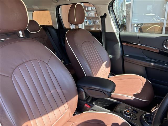 ＭＩＮＩ クーパーＤクロスオーバーオール４エッセンシャルトリム　純正ナビ　Ｂカメラ　ＡＣＣ　ドラレコ３６０°　インテリジェントセーフティ　４ＷＤ　ペッパーパッケージ　ミラー一体型ＥＴＣ　シートヒーター　シートカバー（茶色）　純正ＡＷ１７インチ　電動リアゲート（22枚目）