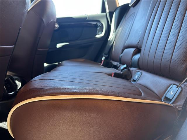 ＭＩＮＩ クーパーＤクロスオーバーオール４エッセンシャルトリム　純正ナビ　Ｂカメラ　ＡＣＣ　ドラレコ３６０°　インテリジェントセーフティ　４ＷＤ　ペッパーパッケージ　ミラー一体型ＥＴＣ　シートヒーター　シートカバー（茶色）　純正ＡＷ１７インチ　電動リアゲート（27枚目）
