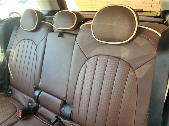 ＭＩＮＩ クーパーＤクロスオーバーオール４エッセンシャルトリム　純正ナビ　Ｂカメラ　ＡＣＣ　ドラレコ３６０°　インテリジェントセーフティ　４ＷＤ　ペッパーパッケージ　ミラー一体型ＥＴＣ　シートヒーター　シートカバー（茶色）　純正ＡＷ１７インチ　電動リアゲート（28枚目）