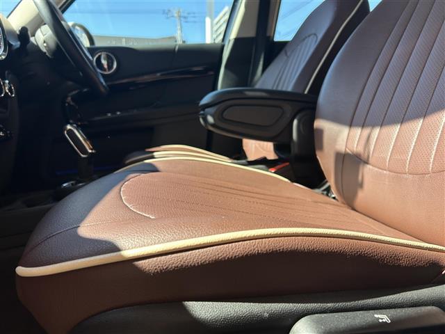 ＭＩＮＩ クーパーＤクロスオーバーオール４エッセンシャルトリム　純正ナビ　Ｂカメラ　ＡＣＣ　ドラレコ３６０°　インテリジェントセーフティ　４ＷＤ　ペッパーパッケージ　ミラー一体型ＥＴＣ　シートヒーター　シートカバー（茶色）　純正ＡＷ１７インチ　電動リアゲート（30枚目）