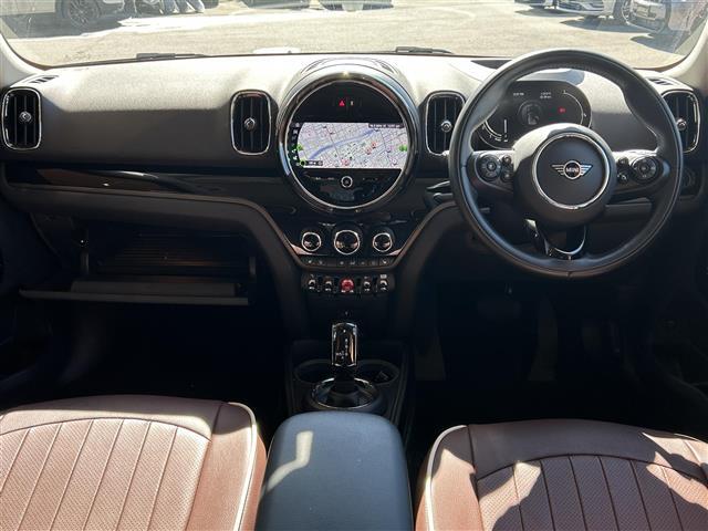 ＭＩＮＩ クーパーＤクロスオーバーオール４エッセンシャルトリム　純正ナビ　Ｂカメラ　ＡＣＣ　ドラレコ３６０°　インテリジェントセーフティ　４ＷＤ　ペッパーパッケージ　ミラー一体型ＥＴＣ　シートヒーター　シートカバー（茶色）　純正ＡＷ１７インチ　電動リアゲート（42枚目）