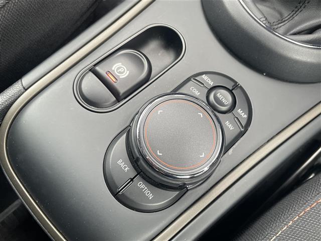 MINI クーパーD クロスオーバー ドライビング・アシスト(前車接近警告機能・衝突回避、被害軽減ブレーキ) ACC 純正HDDナビ(Bluetooth/USB/AM/FM/AUX) 社外フルセグTV Bカメラ コーナーセンサー(リヤ)(21枚目)