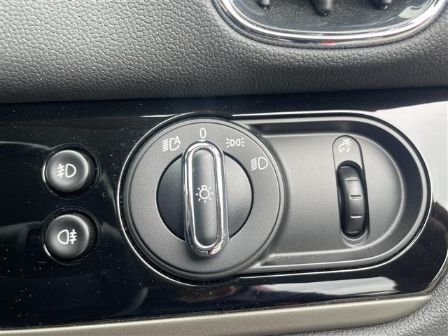 MINI クーパーD クロスオーバー ドライビング・アシスト(前車接近警告機能・衝突回避、被害軽減ブレーキ) ACC 純正HDDナビ(Bluetooth/USB/AM/FM/AUX) 社外フルセグTV Bカメラ コーナーセンサー(リヤ)(22枚目)