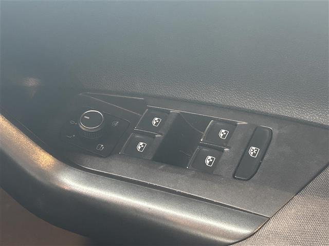 ポロ TSIハイライン フルセグテレビ クルーズコントロール バックカメラ 衝突軽減ブレーキ 横滑り防止 オートライト プッシュスタート MTモード付AT アイドリングストップ(17枚目)