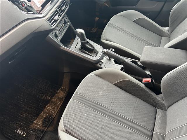 ポロ TSIハイライン フルセグテレビ クルーズコントロール バックカメラ 衝突軽減ブレーキ 横滑り防止 オートライト プッシュスタート MTモード付AT アイドリングストップ(32枚目)