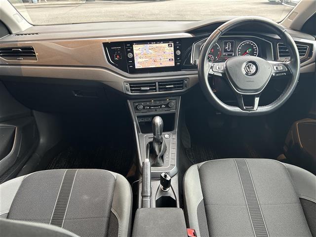 ポロ TSIハイライン フルセグテレビ クルーズコントロール バックカメラ 衝突軽減ブレーキ 横滑り防止 オートライト プッシュスタート MTモード付AT アイドリングストップ(42枚目)