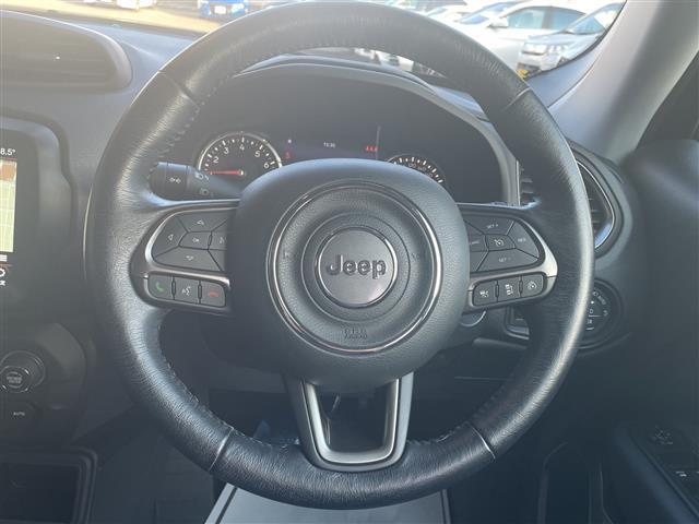 ジープ・レネゲード リミテッド　☆純正ナビ【フルセグＴＶ／ＢＴ／Ａｐｐｌｅｃａｒｐｌａｙ／Ａｎｄｒｏｉｄ　Ａｕｔｏ】☆アドバンストブレーキアシスト☆ＬａｎｅＳｅｎｓｅＴＭ車線逸脱警報プラス☆前面衝突警報☆ブラインドスポットモニター（3枚目）