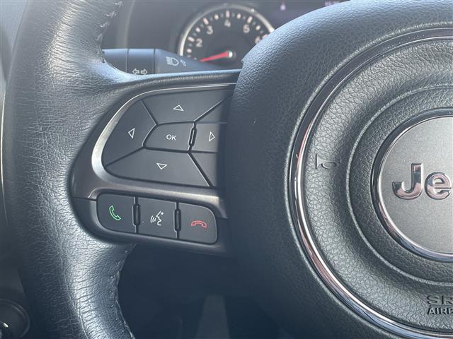 ジープ・レネゲード リミテッド　☆純正ナビ【フルセグＴＶ／ＢＴ／Ａｐｐｌｅｃａｒｐｌａｙ／Ａｎｄｒｏｉｄ　Ａｕｔｏ】☆アドバンストブレーキアシスト☆ＬａｎｅＳｅｎｓｅＴＭ車線逸脱警報プラス☆前面衝突警報☆ブラインドスポットモニター（4枚目）