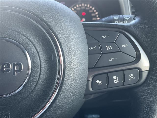ジープ・レネゲード リミテッド　☆純正ナビ【フルセグＴＶ／ＢＴ／Ａｐｐｌｅｃａｒｐｌａｙ／Ａｎｄｒｏｉｄ　Ａｕｔｏ】☆アドバンストブレーキアシスト☆ＬａｎｅＳｅｎｓｅＴＭ車線逸脱警報プラス☆前面衝突警報☆ブラインドスポットモニター（5枚目）