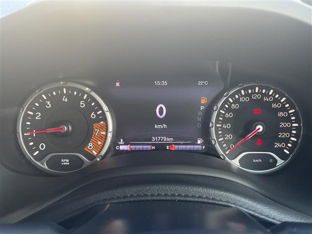 ジープ・レネゲード リミテッド　☆純正ナビ【フルセグＴＶ／ＢＴ／Ａｐｐｌｅｃａｒｐｌａｙ／Ａｎｄｒｏｉｄ　Ａｕｔｏ】☆アドバンストブレーキアシスト☆ＬａｎｅＳｅｎｓｅＴＭ車線逸脱警報プラス☆前面衝突警報☆ブラインドスポットモニター（6枚目）