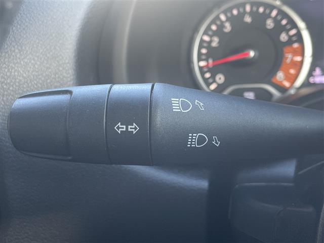 ジープ・レネゲード リミテッド　☆純正ナビ【フルセグＴＶ／ＢＴ／Ａｐｐｌｅｃａｒｐｌａｙ／Ａｎｄｒｏｉｄ　Ａｕｔｏ】☆アドバンストブレーキアシスト☆ＬａｎｅＳｅｎｓｅＴＭ車線逸脱警報プラス☆前面衝突警報☆ブラインドスポットモニター（7枚目）