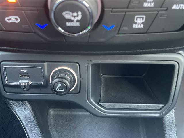 ジープ・レネゲード リミテッド　☆純正ナビ【フルセグＴＶ／ＢＴ／Ａｐｐｌｅｃａｒｐｌａｙ／Ａｎｄｒｏｉｄ　Ａｕｔｏ】☆アドバンストブレーキアシスト☆ＬａｎｅＳｅｎｓｅＴＭ車線逸脱警報プラス☆前面衝突警報☆ブラインドスポットモニター（13枚目）