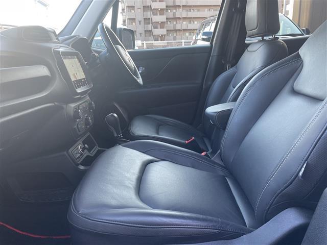 ジープ・レネゲード リミテッド　☆純正ナビ【フルセグＴＶ／ＢＴ／Ａｐｐｌｅｃａｒｐｌａｙ／Ａｎｄｒｏｉｄ　Ａｕｔｏ】☆アドバンストブレーキアシスト☆ＬａｎｅＳｅｎｓｅＴＭ車線逸脱警報プラス☆前面衝突警報☆ブラインドスポットモニター（17枚目）