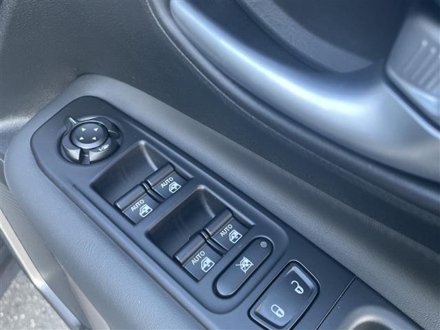 ジープ・レネゲード リミテッド　☆純正ナビ【フルセグＴＶ／ＢＴ／Ａｐｐｌｅｃａｒｐｌａｙ／Ａｎｄｒｏｉｄ　Ａｕｔｏ】☆アドバンストブレーキアシスト☆ＬａｎｅＳｅｎｓｅＴＭ車線逸脱警報プラス☆前面衝突警報☆ブラインドスポットモニター（19枚目）