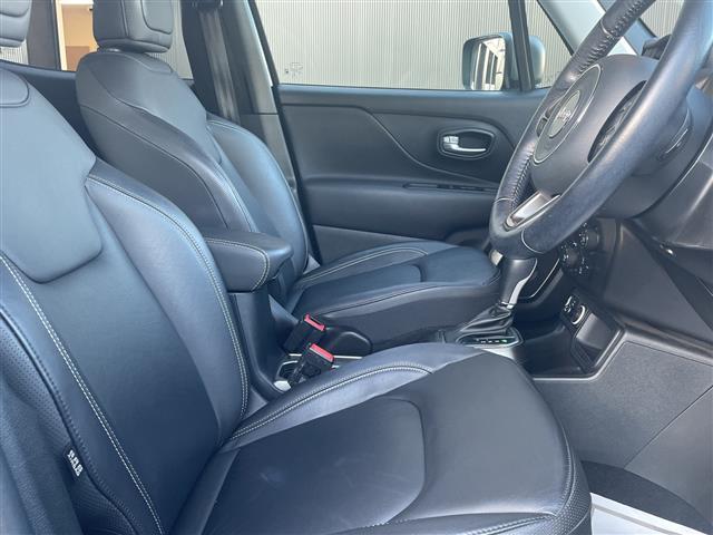 ジープ・レネゲード リミテッド　☆純正ナビ【フルセグＴＶ／ＢＴ／Ａｐｐｌｅｃａｒｐｌａｙ／Ａｎｄｒｏｉｄ　Ａｕｔｏ】☆アドバンストブレーキアシスト☆ＬａｎｅＳｅｎｓｅＴＭ車線逸脱警報プラス☆前面衝突警報☆ブラインドスポットモニター（23枚目）