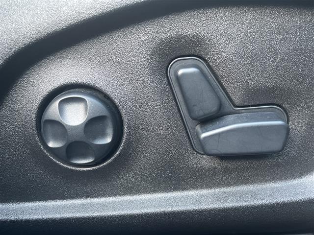 ジープ・レネゲード リミテッド　☆純正ナビ【フルセグＴＶ／ＢＴ／Ａｐｐｌｅｃａｒｐｌａｙ／Ａｎｄｒｏｉｄ　Ａｕｔｏ】☆アドバンストブレーキアシスト☆ＬａｎｅＳｅｎｓｅＴＭ車線逸脱警報プラス☆前面衝突警報☆ブラインドスポットモニター（24枚目）