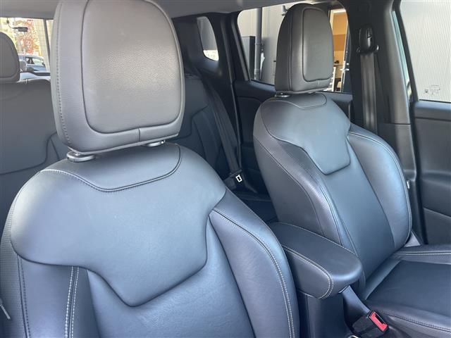 ジープ・レネゲード リミテッド　☆純正ナビ【フルセグＴＶ／ＢＴ／Ａｐｐｌｅｃａｒｐｌａｙ／Ａｎｄｒｏｉｄ　Ａｕｔｏ】☆アドバンストブレーキアシスト☆ＬａｎｅＳｅｎｓｅＴＭ車線逸脱警報プラス☆前面衝突警報☆ブラインドスポットモニター（26枚目）