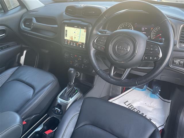 ジープ・レネゲード リミテッド　☆純正ナビ【フルセグＴＶ／ＢＴ／Ａｐｐｌｅｃａｒｐｌａｙ／Ａｎｄｒｏｉｄ　Ａｕｔｏ】☆アドバンストブレーキアシスト☆ＬａｎｅＳｅｎｓｅＴＭ車線逸脱警報プラス☆前面衝突警報☆ブラインドスポットモニター（27枚目）